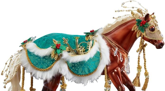 Holiday Horse 2021 Arctic Grandeur Collection | Traditional Series Holiday Horse